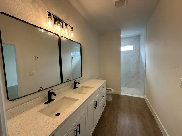 MAIN ROOM | Master Bathroom