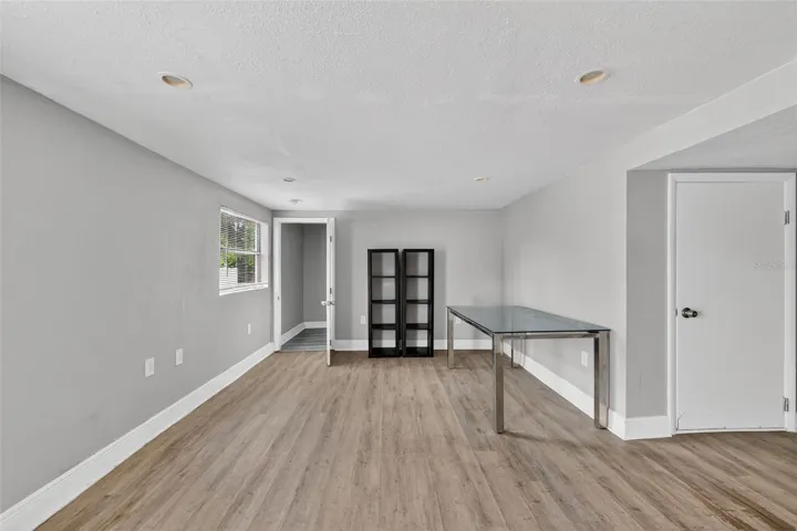 2/1 ENTRANCE Downstairs