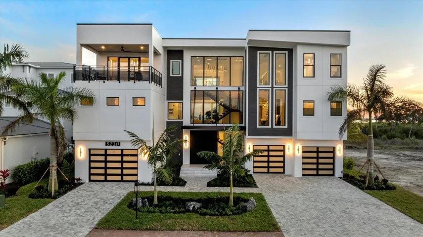 3 levels, ALL BLOCK, turnkey Furnished as shown