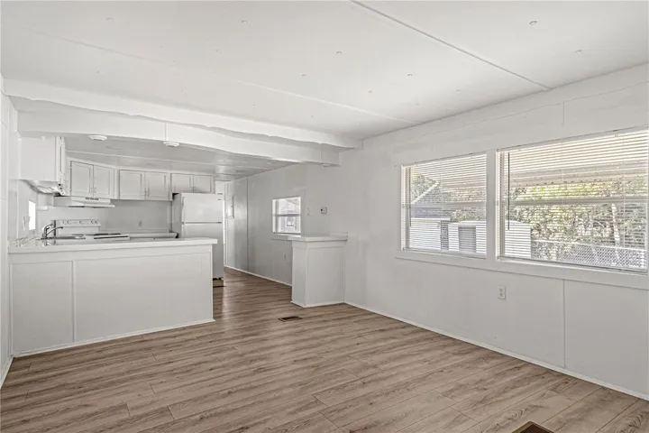 Living/Dining 2