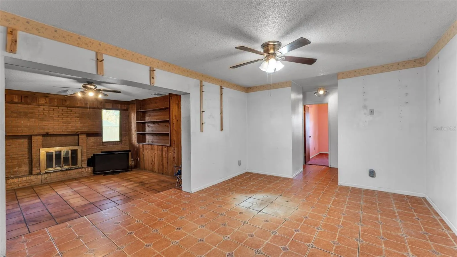 Dinette &amp; Family Room