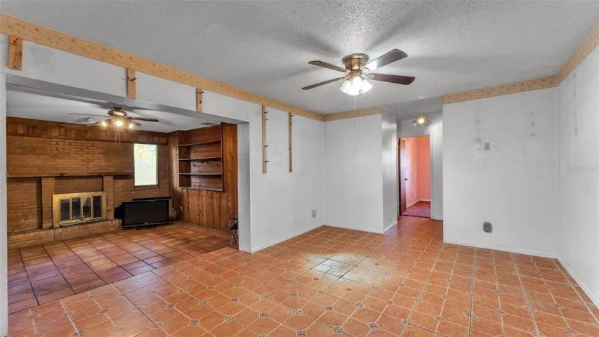 Dinette &amp; Family Room