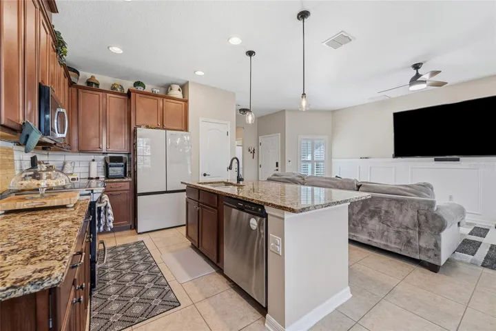 Kitchen / Living Area