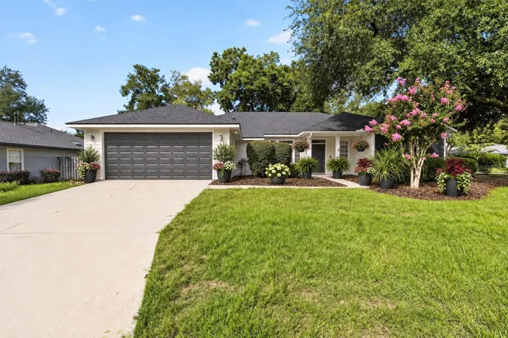 Welcome HOME to Mentone! Virtually staged
