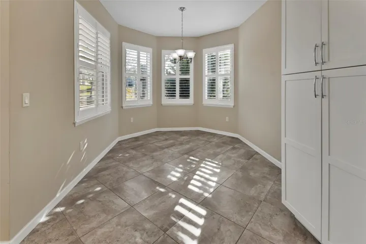 Dinette - Bay Window