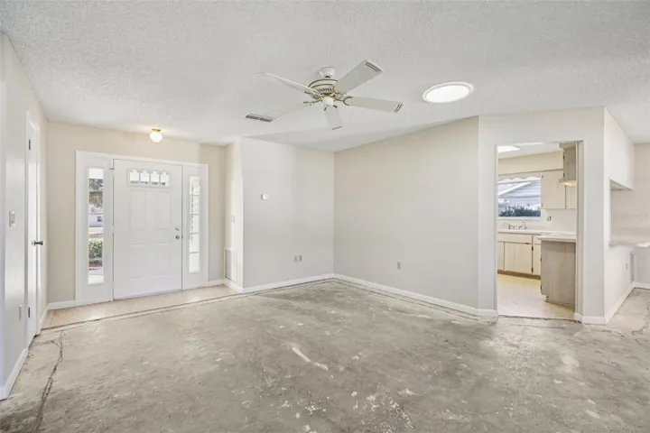 Entryway/Living room