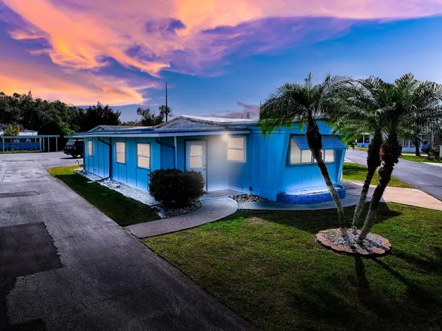 Welcome Home to Les Chateau Villas!