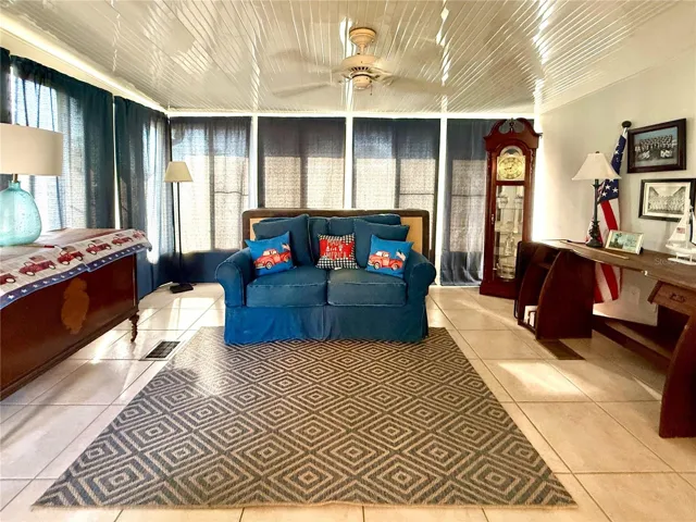 Bonus Room off the dining/kitchen area