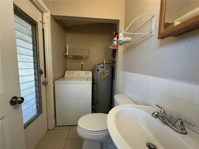 1/2 bath off 2nd bedroom