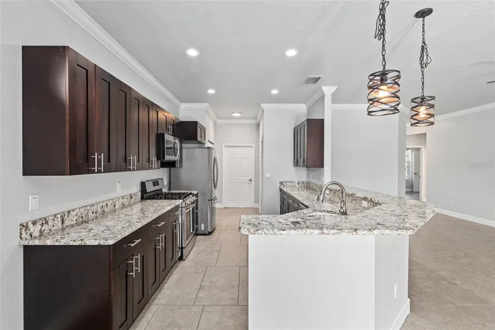 Open Kitchen, Gas Range