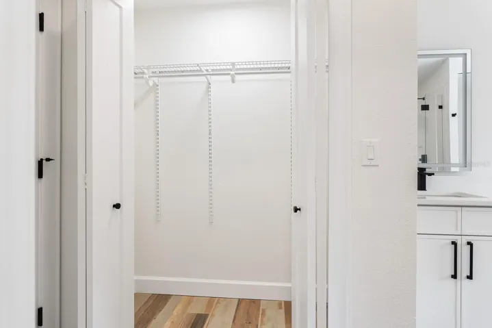 Walk-in Closet 1