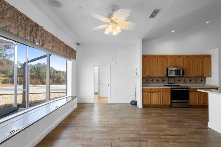 BREAKFAST/DINING NOOK