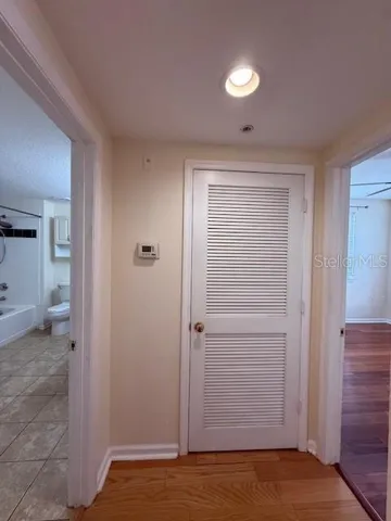 bathroom left-bdrm to the right