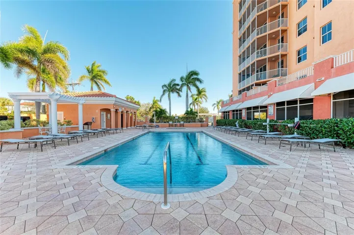 Vista Del Sol residents pool