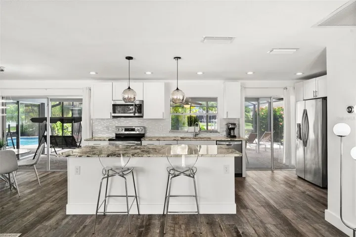 Granite Island with Breakfast Bar
