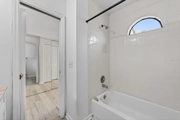 Primary en-suite bath.