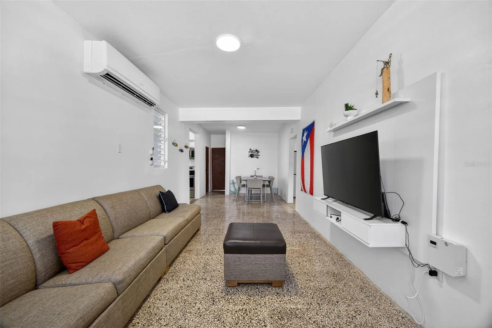 1ST FLOOR LIVING