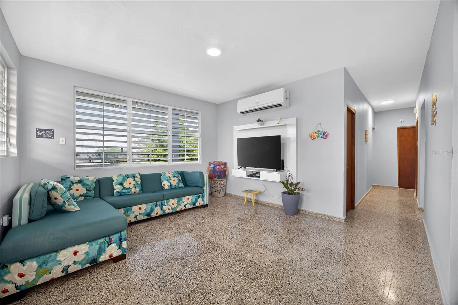 2ND FLOOR LIVING ROOM