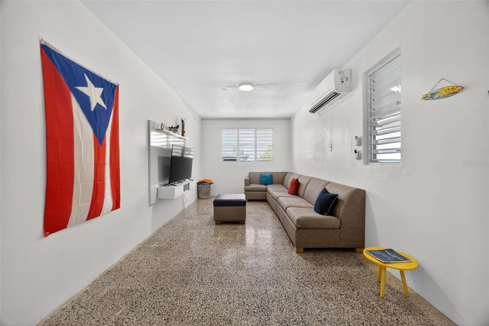1ST FLOOR LIVING