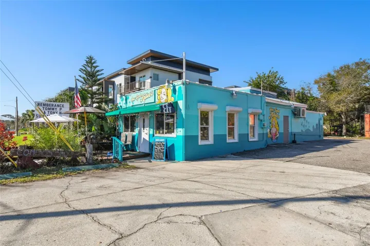 One-Eyed Kellee's is a turn-key bar with aloyal clentele