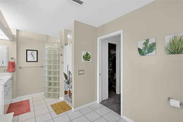 Primary shower and walk-ins