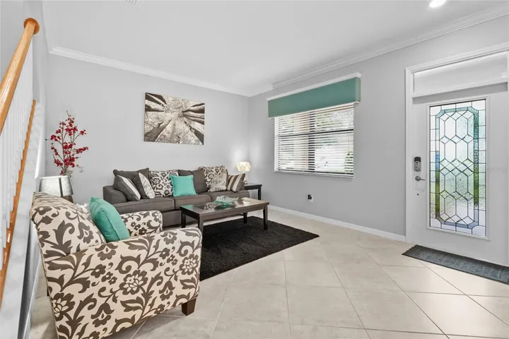 Entry sitting/lounge area