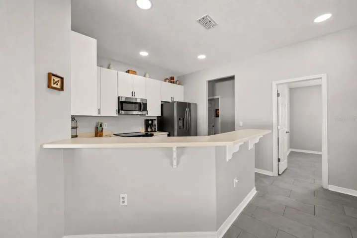 Kitchen with breakfast bar
