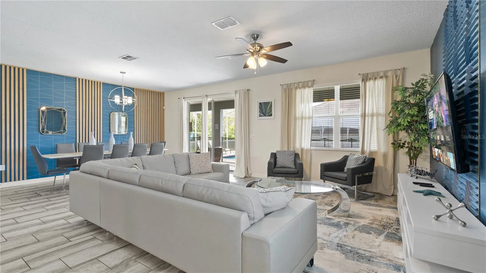 OPEN FLOORPLAN