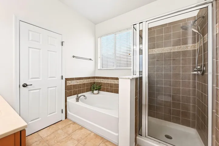 Primary en-suite bath.
