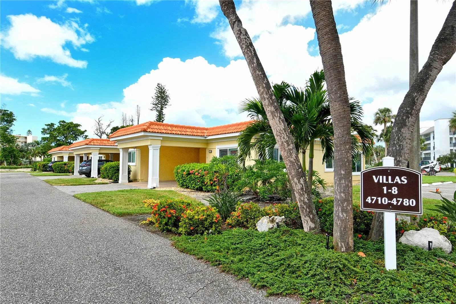 Private Villa Street