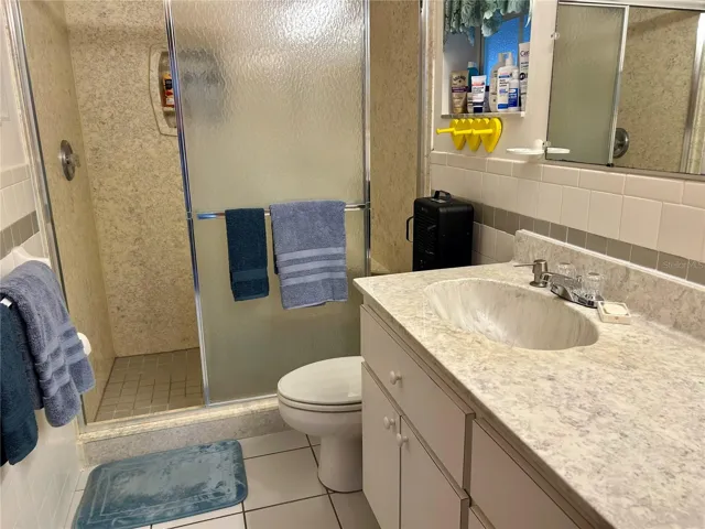 55730 Holiday Cir Primary Ba Looking Towards Shower
