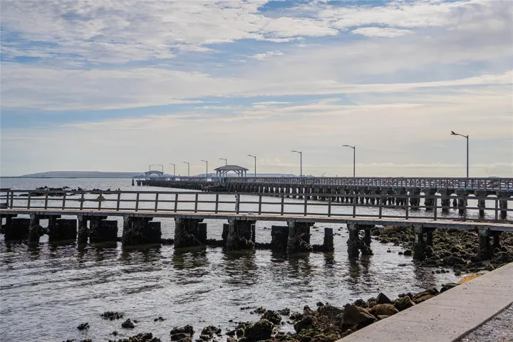 Ballast Pont Pier and Park.