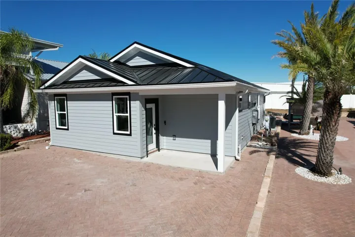 Stunning 2 bedroom, 2 bath NEW BUILD