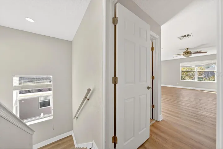Landing to 2nd Floor