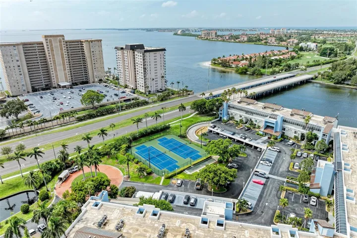 Community Tennis and pickle ball courts