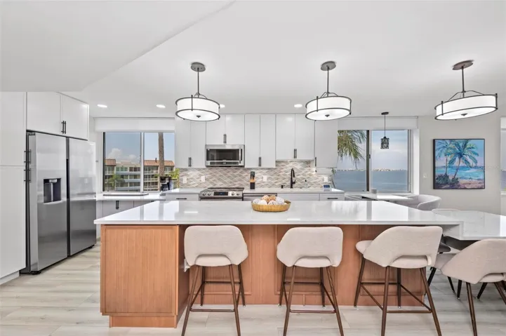 Fully renovated chef's kitchen