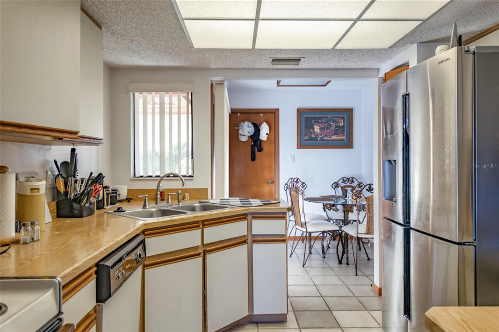 Kitchen and eat in area