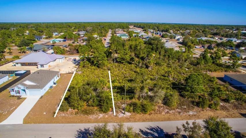 Residential lot right next to a newly built Maronda Home.