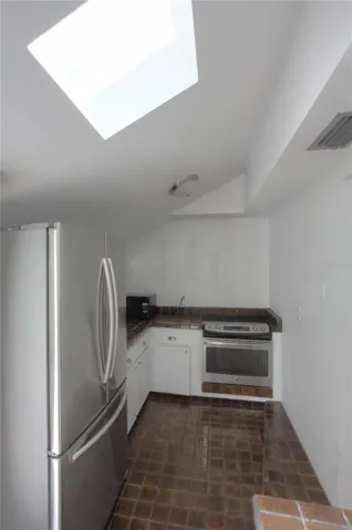 Apt 303