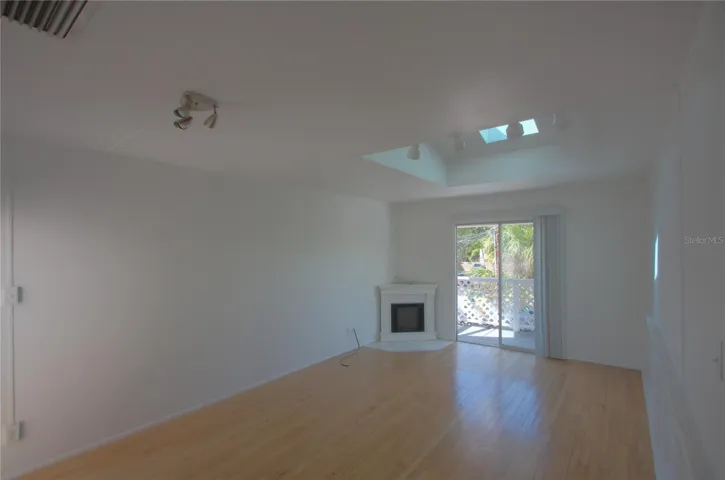 Apt 307