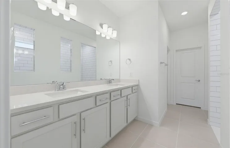 Owner's Bath w/Dual Sinks