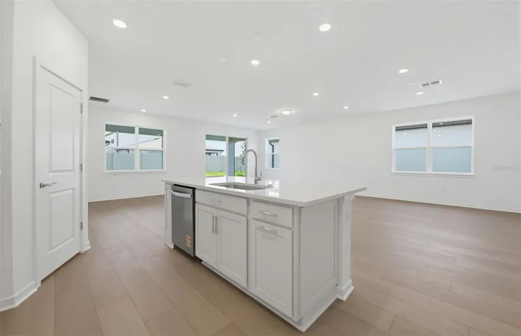 Center Island w/Storage