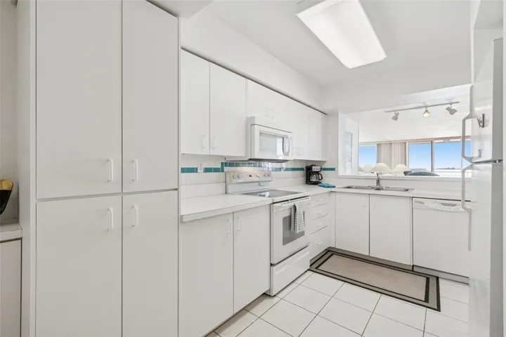 Spacious kitchen