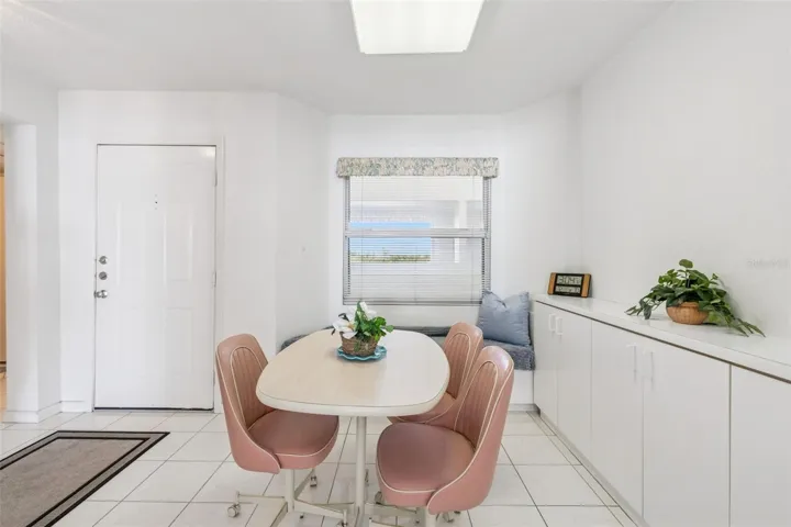 Additional dinette area off kitchen