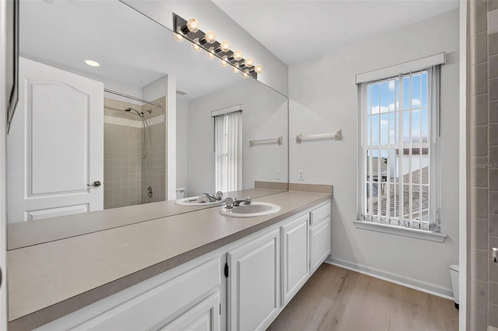 Upstairs hall bath