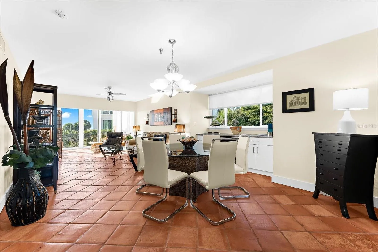 Seamless Living Room-Dining Room Flow