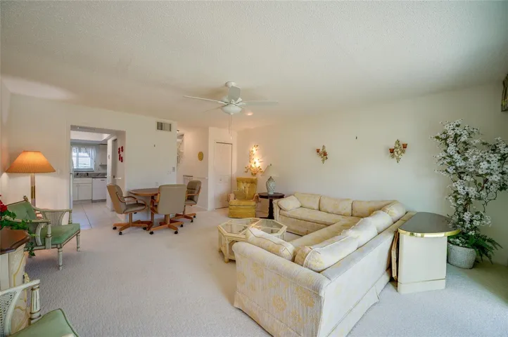 Living area to dining area