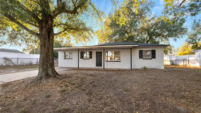 Beautiful 4 bedroom + 2 bath block home