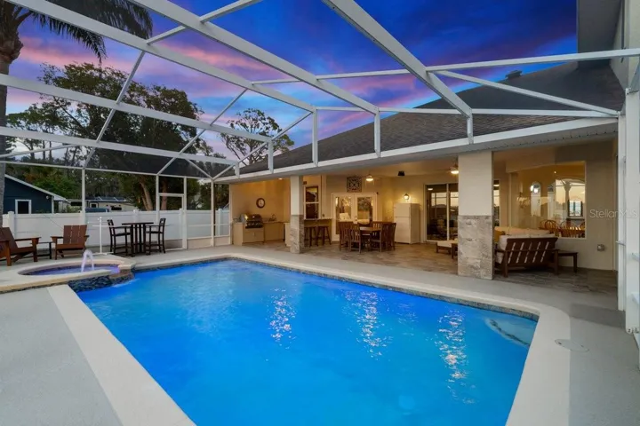 Huge Covered Lanai & Oudoor Kitchen