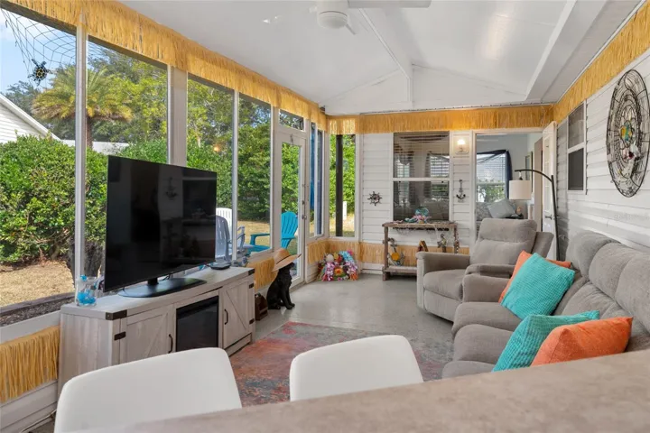ENCLOSED LANAI